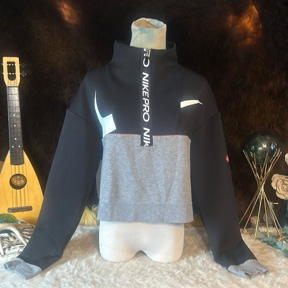 Nike cropped sweatshirt M (5500)